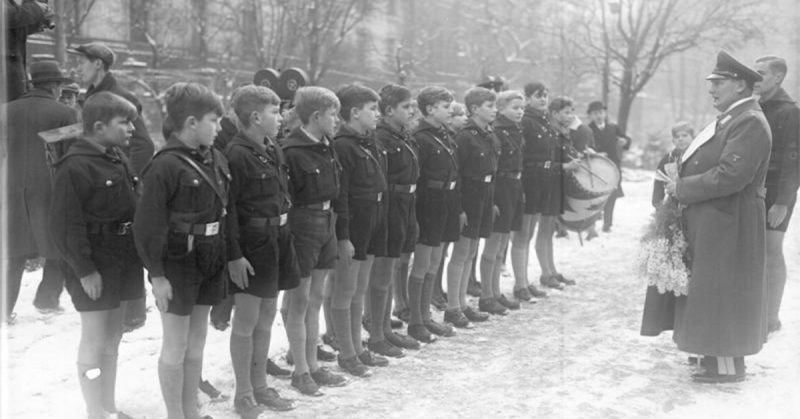 Nazi youth at the birthday of Göring. By Bundesarchiv - CC BY-SA 3.0 de