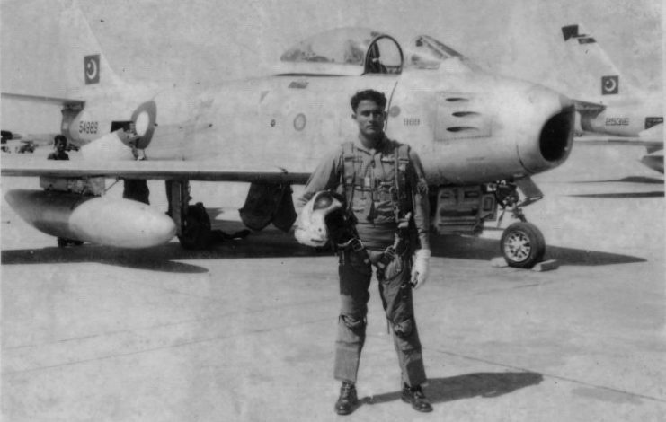 Waleed Karim with his F-86 Sabre Jet. CC BY-SA 3.0