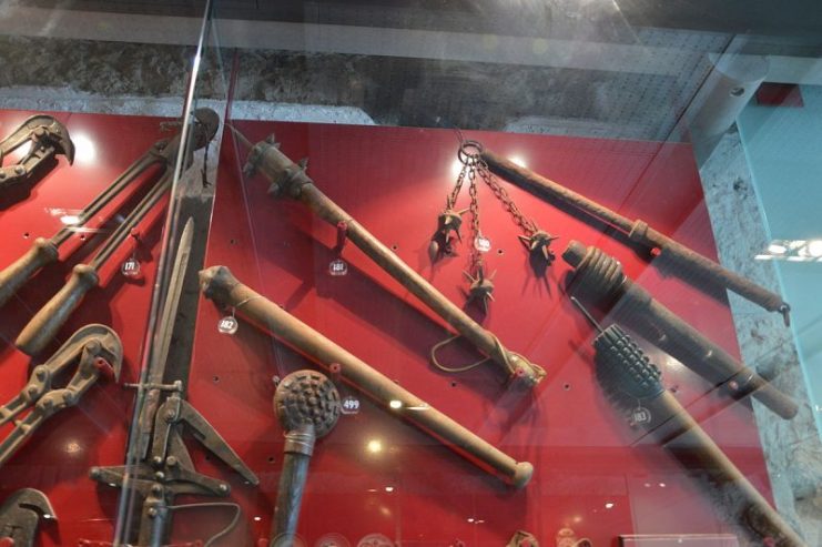 Selection of clubs and a flail used on the Dolomites front. Photo: Stefano Menchiari / CC-BY-SA 3.0