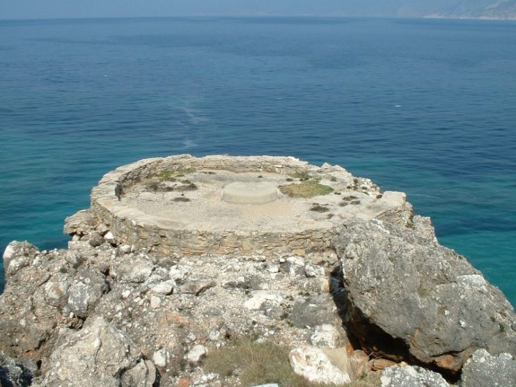 Italian gun position. The cannon is visible into the water