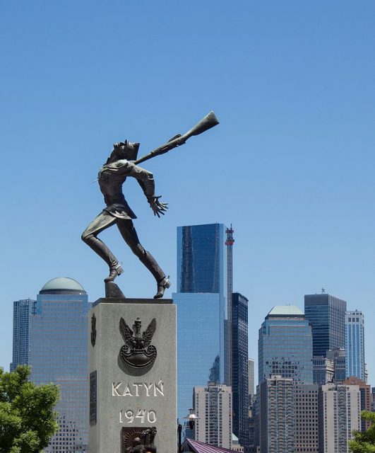 Katyń Memorial in Jersey City. Photo: Eleanor Lang / CC-BY-SA 3.0