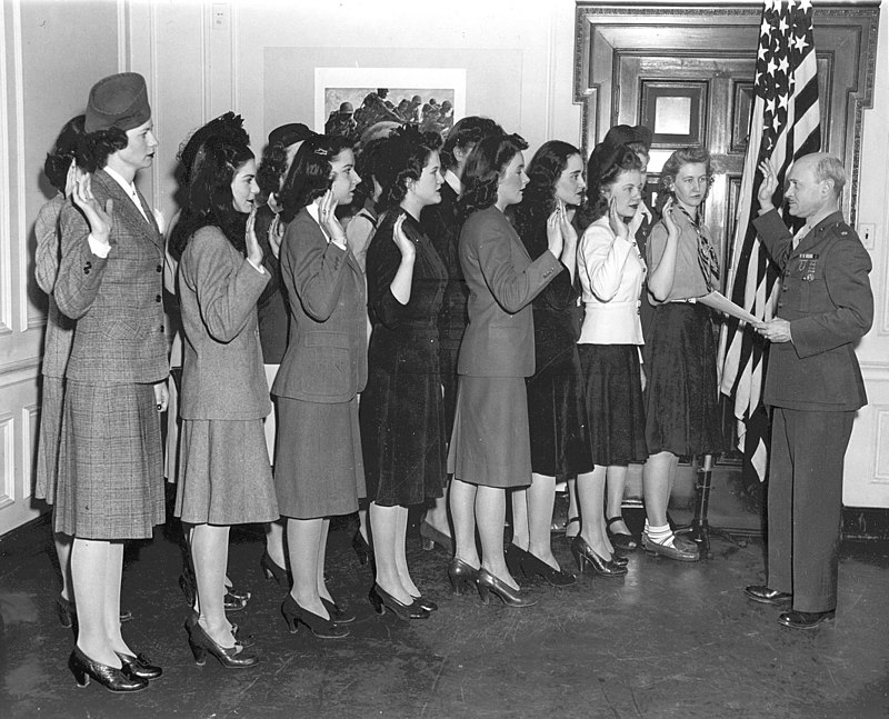 Frank V. McKinless swears in the first Women Marines at the Marines' Women's Reserve recruiting office. 