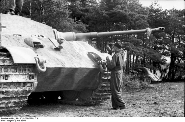 Panzerkampfwagen VI somewhere in the Northern France. Photo Bundesarchiv, Bild 101I-721-0398-17A / Wagner / CC-BY-SA 3.0/