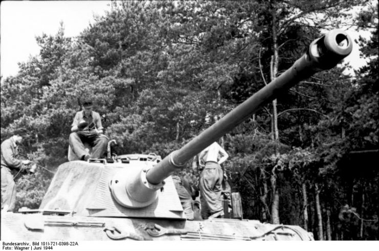 Close-up at the turret and barrel. Photo: Bundesarchiv, Bild 101I-721-0398-22A / Wagner / CC-BY-SA 3.0