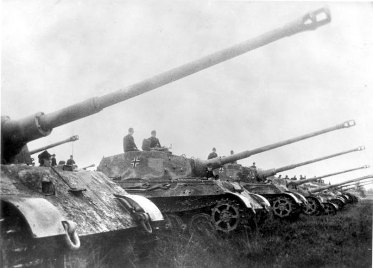 Tiger IIs with the narrower “transport tracks”, of Schwere Heeres Panzer Abteilung 503 (s.H.Pz.Abt. 503) ‘Feldherrnhalle’ posing in formation for the German newsreel. Photo: Bundesarchiv, Bild 146-1975-102-14A / Hamann / CC-BY-SA 3.0.