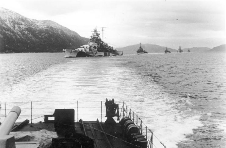 Tirpitz, escorted by several destroyers, steaming in the Bogenfjord in October 1942. Photo: Bundesarchiv, Bild 183-J19316 / Boeckmann / CC-BY-SA 3.0.