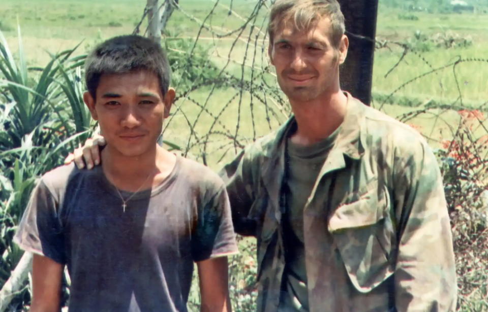 Nguyễn Văn Kiệt and Thomas Norris standing together