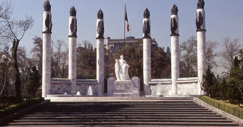 Monument to the six Heroic Cadets, with Chapultepec Castle in the background.