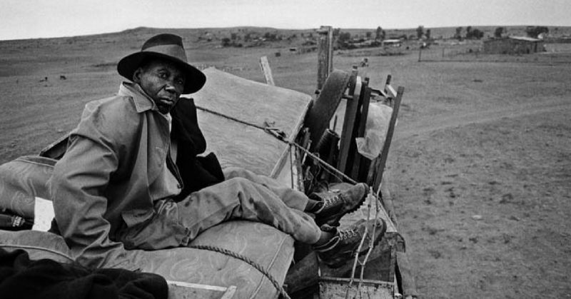 Forced removal under apartheid, Mogopa, Western Transvaal, February 1984. Photo: Paul Weinberg / CC-BY-SA 3.0