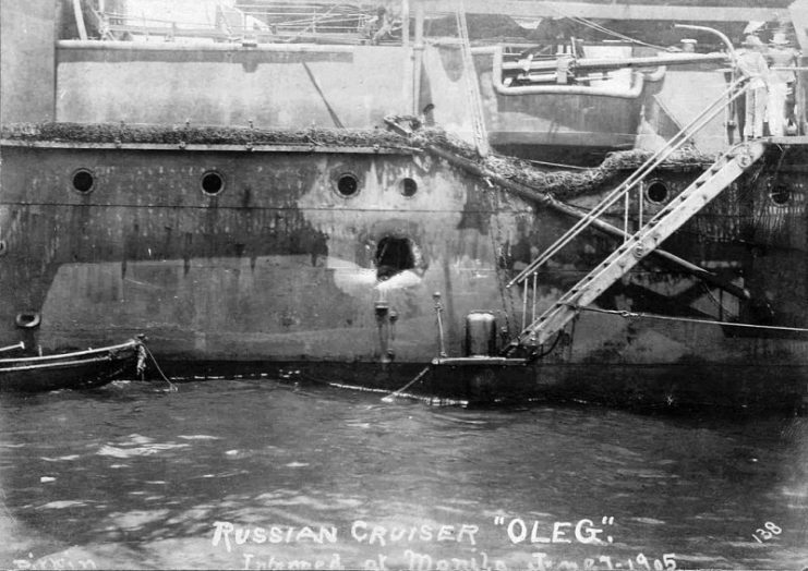 Battle damage to the cruiser Oleg, in Manila Bay. By Collection of P.H. Proctor – CC BY-SA 2.5