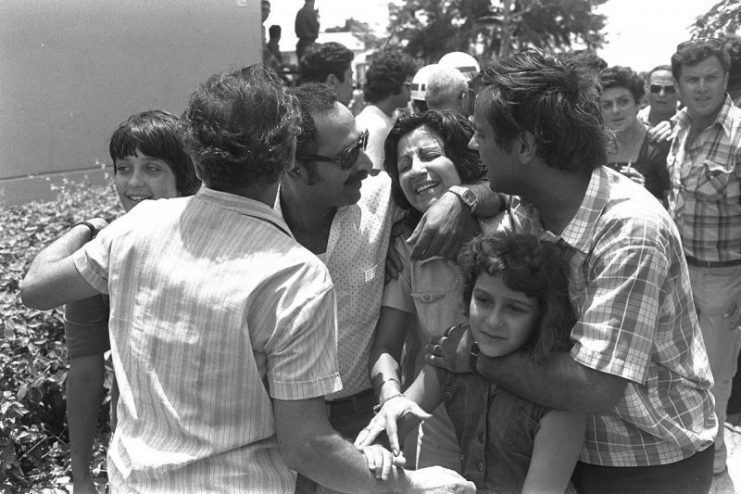 A reunion of a hijack victim and family. Photo: Government Press Office (Israel) / CC BY-SA 3.0