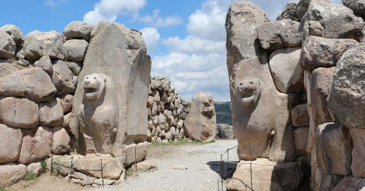 Lion Gate, Hattusa, Turkey. Photo: Bernard Gagnon – CC BY-SA 3.0