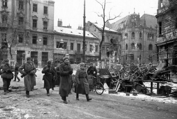Soviet soldiers in Budapest. By Unknown – Fortepan – CC BY-SA 3.0