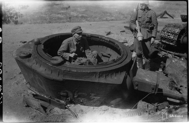 Finnish troops inspecting the remnants of a destroyed Red Army T-34 tank in Ihantala June/July 1944. SA-Kuva