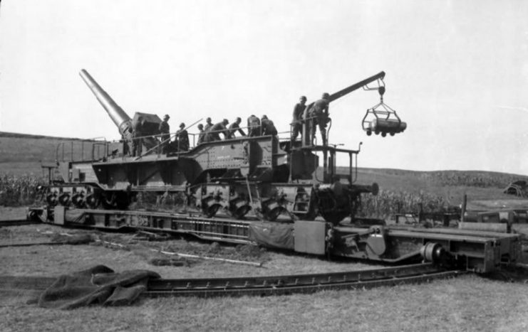 20 cm Kanone (E) from 685 Eisenbahn-Artillerie-Batterie on the Vögele turntable, France 1941