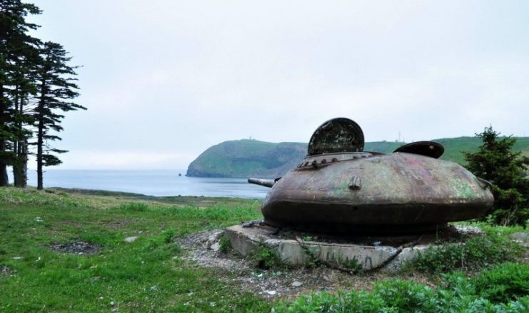 T-54 turret, watching over the coast. Photo: Yury Maksimov