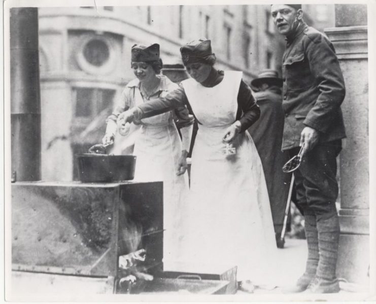 Salvation Army girls, c. 1918. Photo: Salvation Army USA West / Flickr / CC-BY-SA 2.0