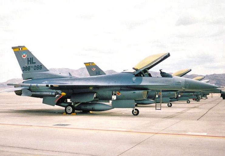 4th Fighter Squadron General Dynamics F-16C Block 40C Fighting Falcon 88-0462 1992 Hill AFB, Utah, 1992.