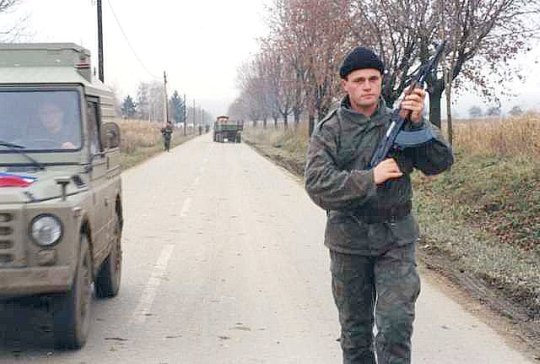 Serbian forces in Erdut. Photo:Peter Denton – CC BY-SA
