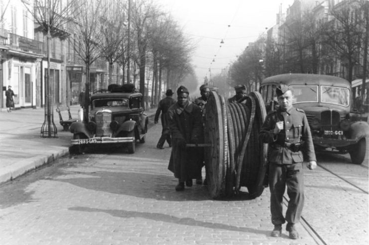 French colonial prisoners working under guard in southern France, 1942. By Bundesarchiv – CC BY-SA 3.0 de