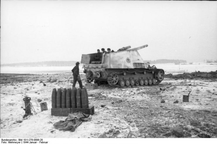 Howitzer “Hummel” in Russia. By Bundesarchiv – CC BY-SA 3.0 de