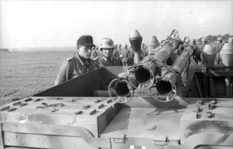 Panzerfausts being transported, Italy, 1944. Photo: Bundesarchiv, Bild 101I-313-1004-19A / Vack / CC-BY-SA 3.0