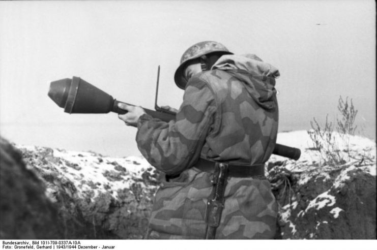 German soldier on the Eastern Front, 1943. Photo: Bundesarchiv, Bild 101I-709-0337A-10A / Gronefeld, Gerhard / CC-BY-SA 3.0.