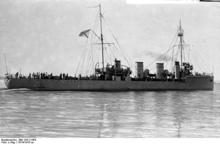 Torpedo boat destroyer Novik. By Bundesarchiv – CC BY-SA 3.0 de