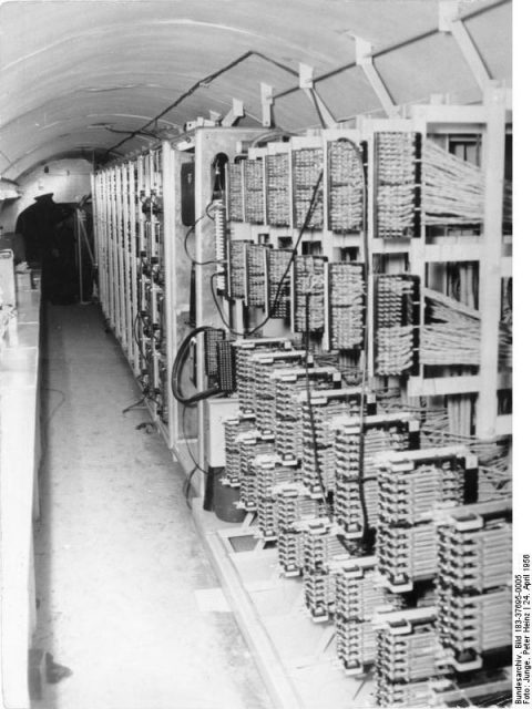 Operation Gold. US spy tunnel under GDR territory. View into the interception center with the amplifier system. By Bundesarchiv – CC BY-SA 3.0 de