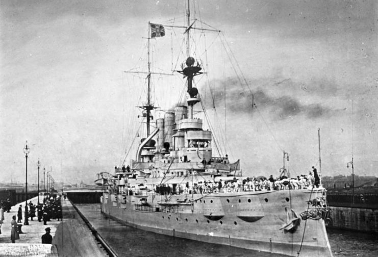 SMS Deutschland, the first flagship of the High Seas Fleet. By Bundesarchiv – CC BY-SA 3.0 de