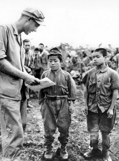 Tekketsu Kinnōtai – Japanese child soldiers formation, Okinawa, 1945.