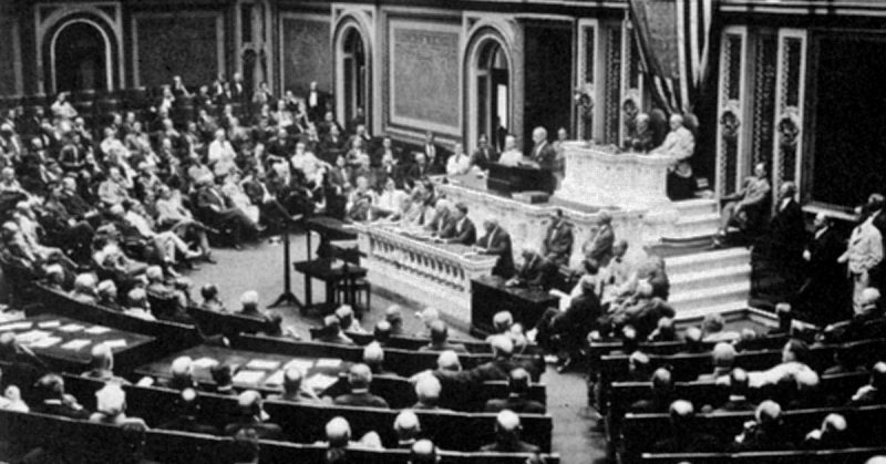 President Wilson before Congress, announcing the break in the official relations with Germany. February 3, 1917.