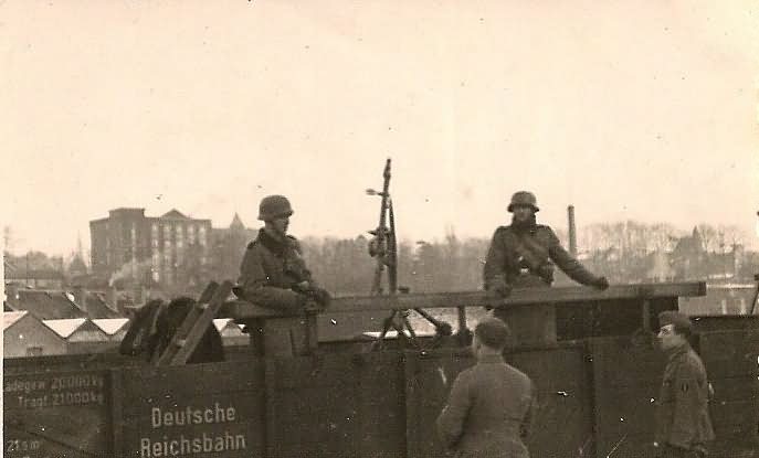 German soldiers with MG34 on a railcar.