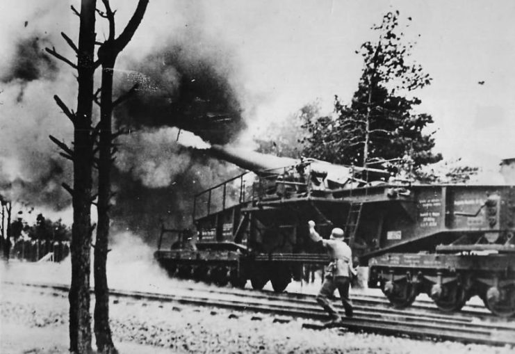 German soldier fires 28 cm Kanone (Eisenbahn) Kurze Bruno 1940