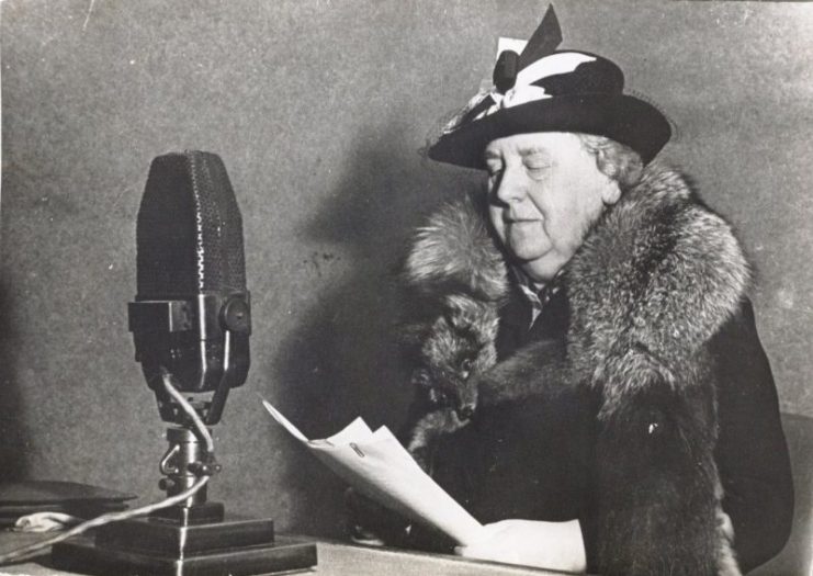 Queen Wilhelmina speaks to the people via Radio.