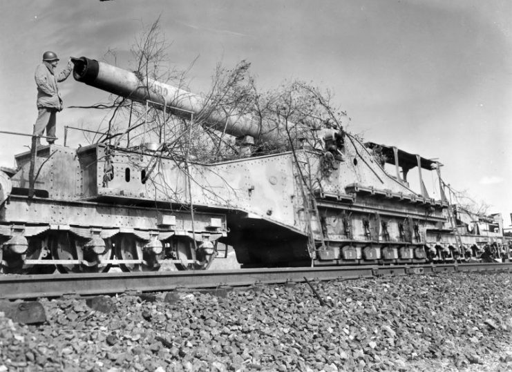 Captured 27,4cm K(E) 592(f) named “Bruno” of the Eisenbahn Artillerie Batterie 692 at La Coucourde, France 1944