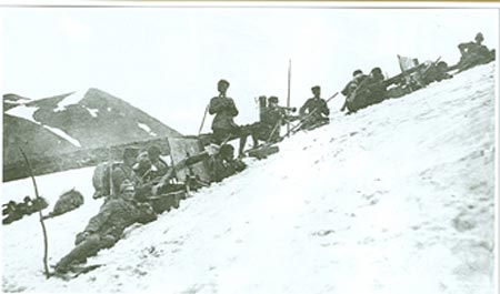 Turkish machine gunners near Sarıkamış, 1915