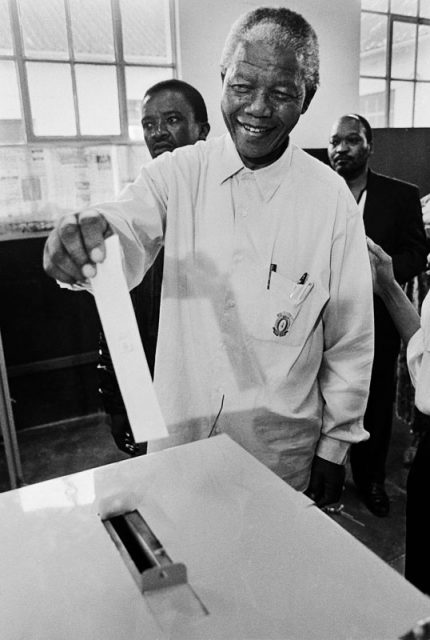 Mandela casting his vote in the 1994 election. Photo: Paul Weinberg / CC-BY-SA 3.0