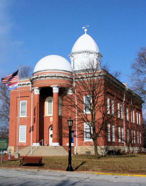 Moniteau County Courthouse – California, Missouri – RebelAt CC BY-SA 3.0