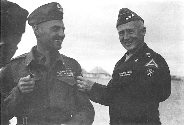 Polish General Władysław Anders and American Lieutenant General George Patton exchanging award insignias in Europe.