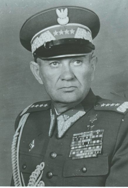 Stanislav Poplavsky in the uniform of a Polish Army General. Photo: Joymaster – CC BY-SA 3.0