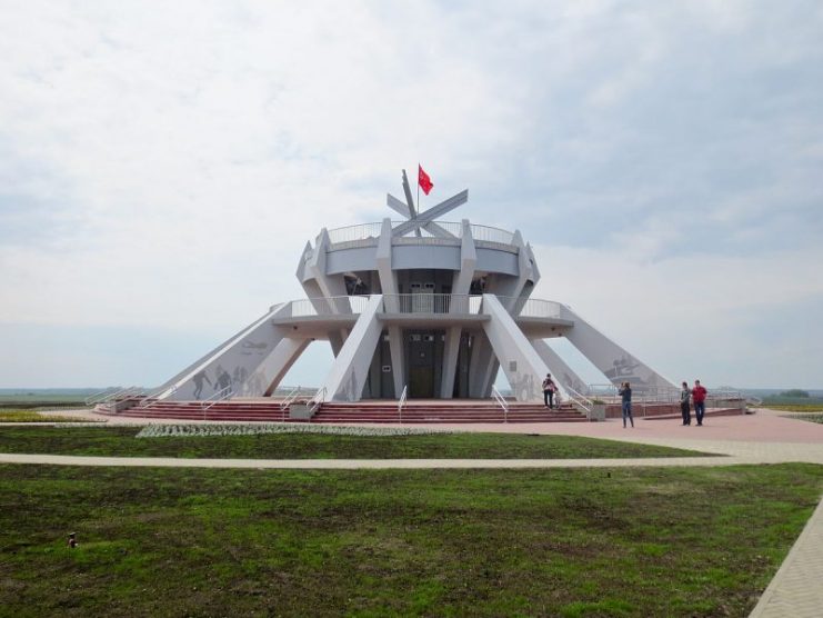 Memorial “Teplovsky’s hills” in honor of the memory of the fallen on the northern face of the Battle of Kursk. By Shiva16 – CC BY-SA 4.0