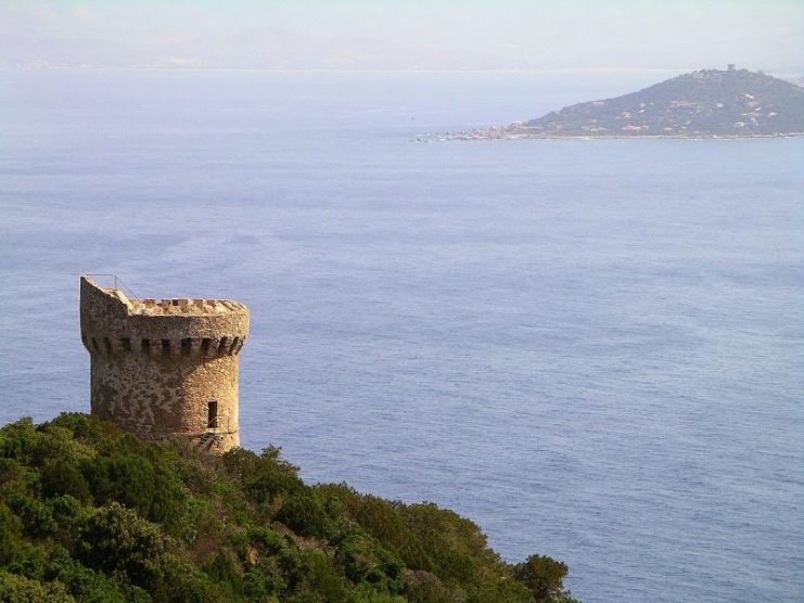 The Barbary pirates frequently attacked Corsica, resulting in many Genoese towers being erected. Photo: Tanos / CC-BY-SA 2.0