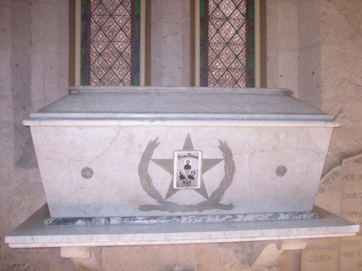 A coffin in the San Fernando Cathedral purports to hold the ashes of the Alamo defenders. However, historians believe it more probable that the ashes were buried near the Alamo. Photo: Svs220 / CC-BY-SA 3.0