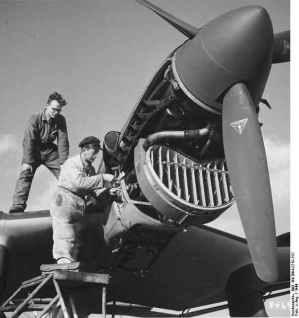 German mechanics working on the engine of a Ju 87 Stuka dive bomber, 1944. Photo: Bundesarchiv, Bild 183-2004-0819-500 / CC-BY-SA 3.0