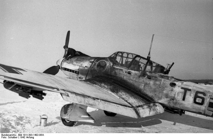 German Ju 87 Stuka dive bomber of Sturzkampfgeschwader 2 in Russia, early 1942. Photo: Bundesarchiv, Bild 101I-393-1402-06A / Schalber / CC-BY-SA 3.0