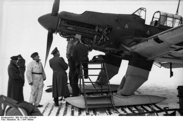 The Eastern Front brought new challenges. A Ju 87 B-2 is fitted with ski undercarriage to cope with the winter weather, 22 December 1941. Photo: Bundesarchiv, Bild 101I-392-1334-04 / Wanderer, W. / CC-BY-SA 3.0