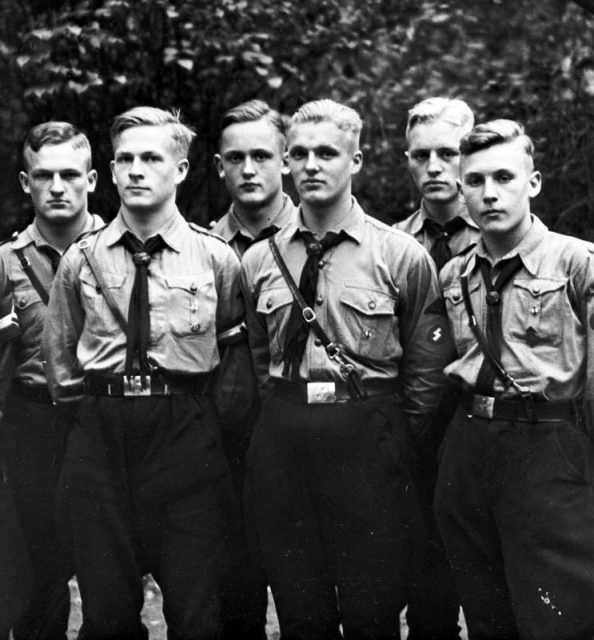 Hitlerjugend in a uniform designed by H. Boss. Photo: Bundesarchiv, Bild 119-5592-14A / CC-BY-SA 3.0
