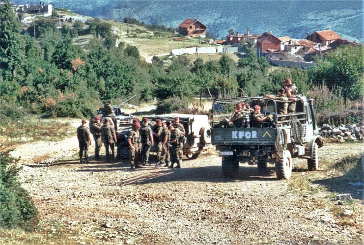German KFOR Soldiers in Kosovo – 1999 – Nick Macdonald CC BY-SA 3.0