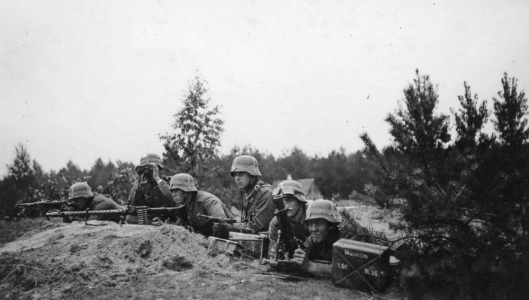 German Soldiers with MG 34 and Mortar.